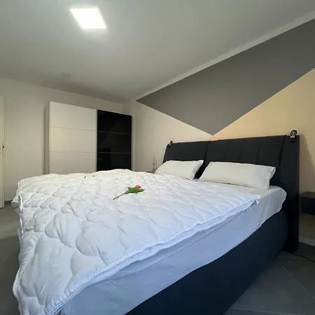 Tarushi Apartment *